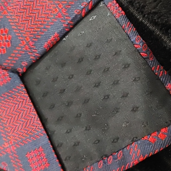 Villa Bugatti Geometric Red and Blue Mens Tie 4"W × 56"L Italian Silk - Picture 3 of 5